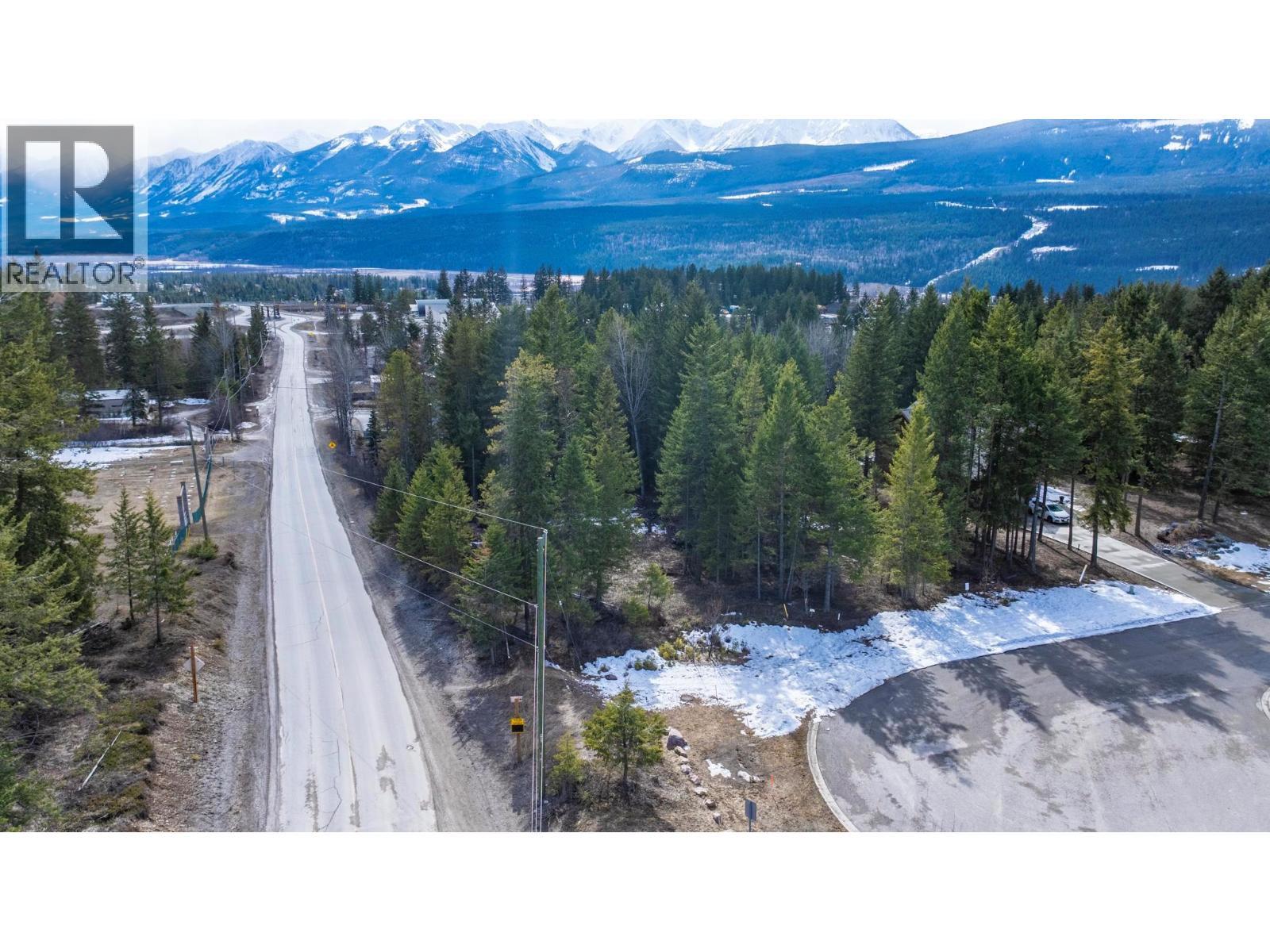 1400 Pine Drive, Golden, BC