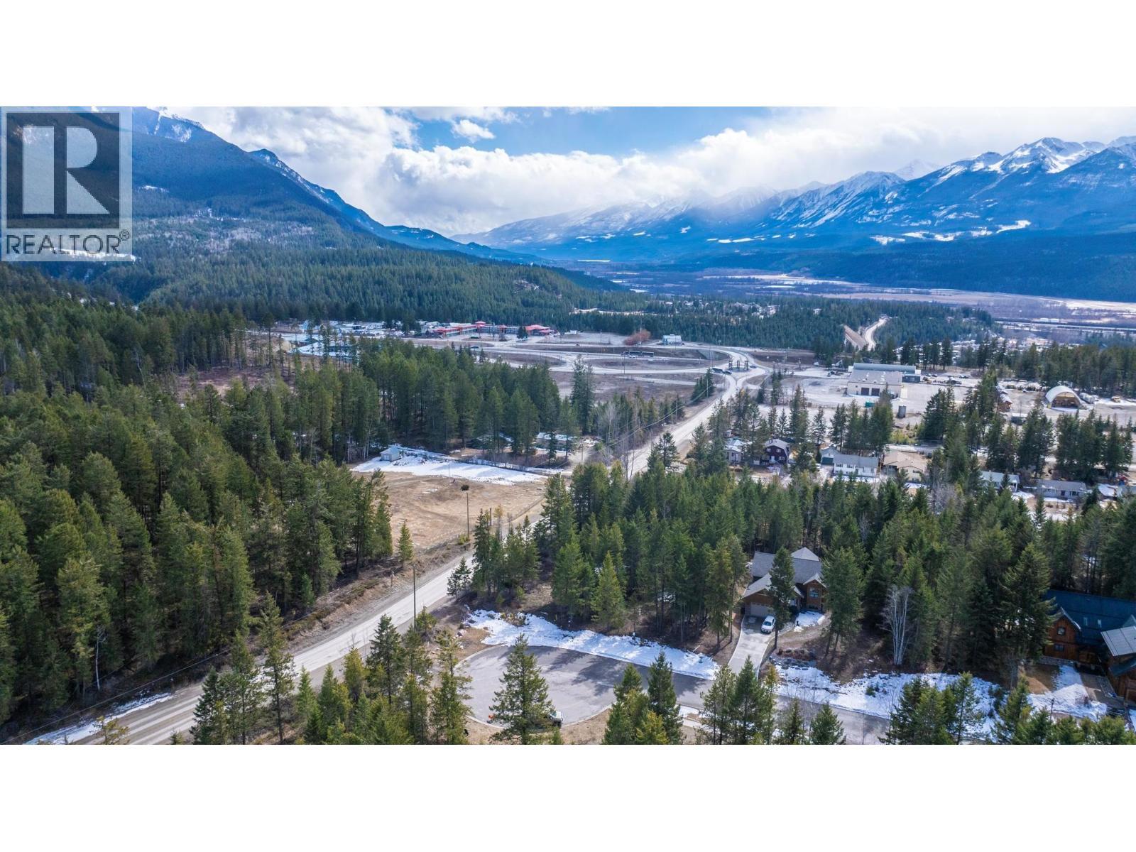1400 Pine Drive, Golden, BC