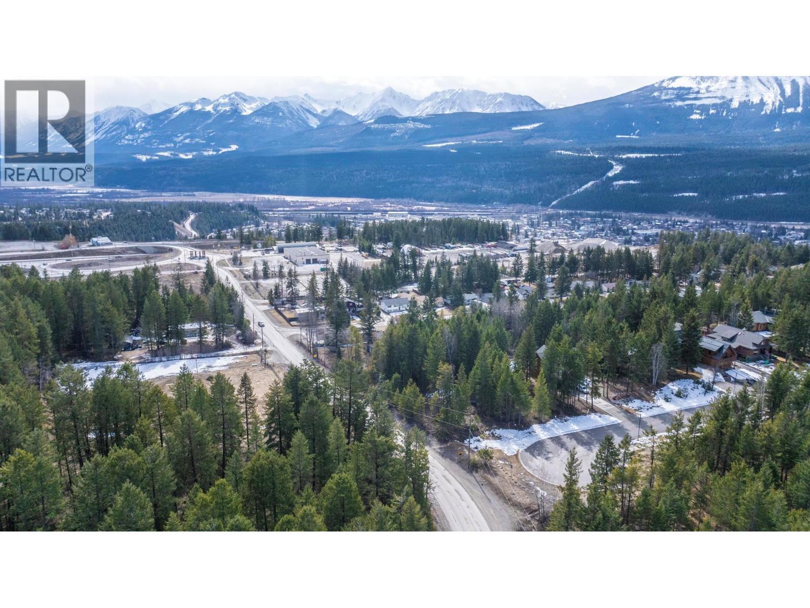 1400 Pine Drive, Golden, BC