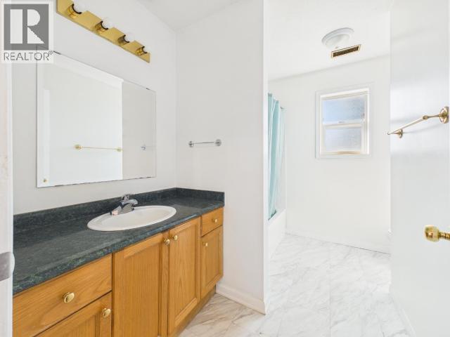 5726 Marine Ave, Powell River, BC