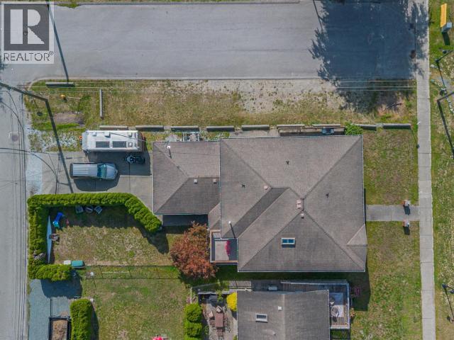 5726 Marine Ave, Powell River, BC