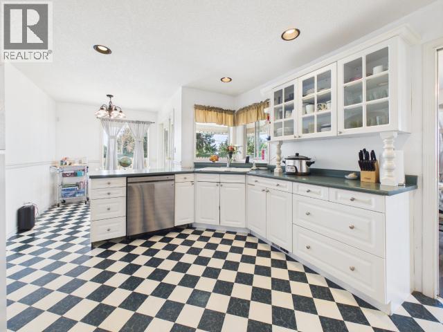 5726 Marine Ave, Powell River, BC