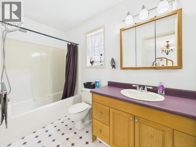 5726 Marine Ave, Powell River, BC