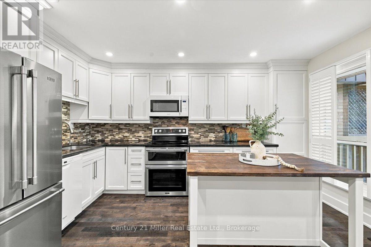 37 Tulip Street, Oakville (Br Bronte), ON