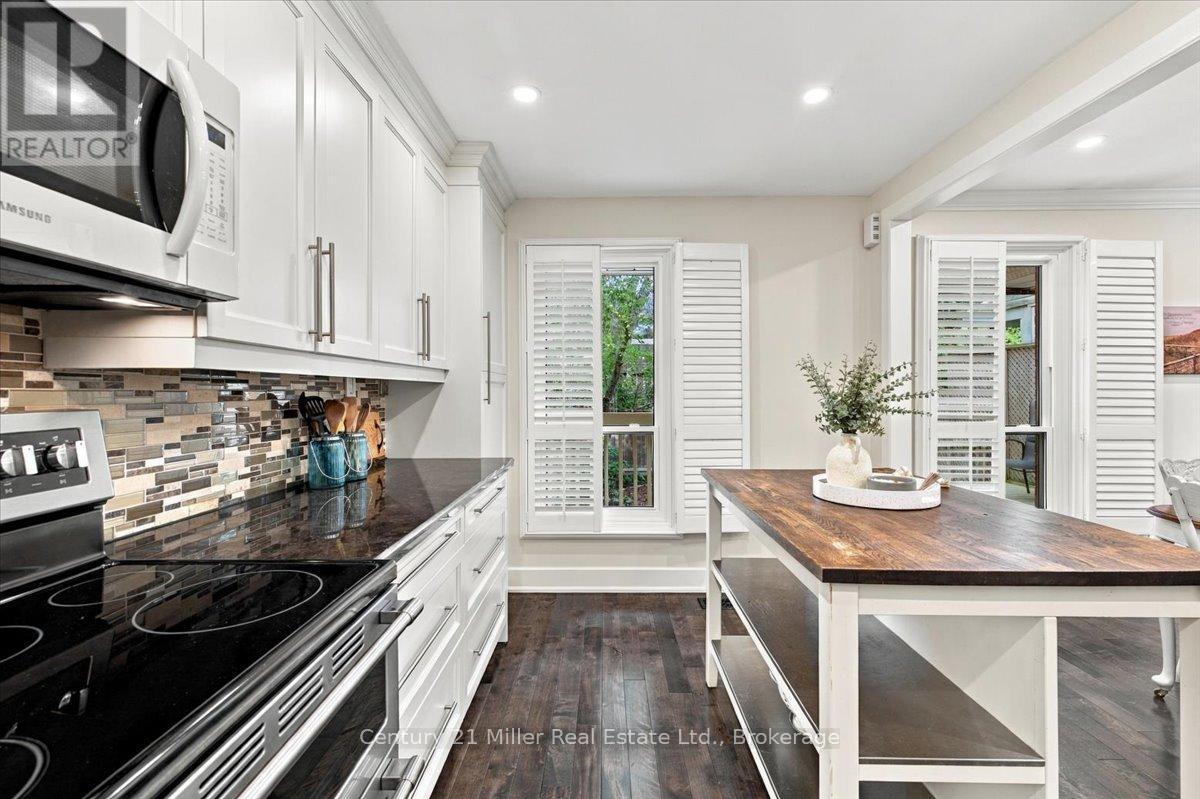 37 Tulip Street, Oakville (Br Bronte), ON