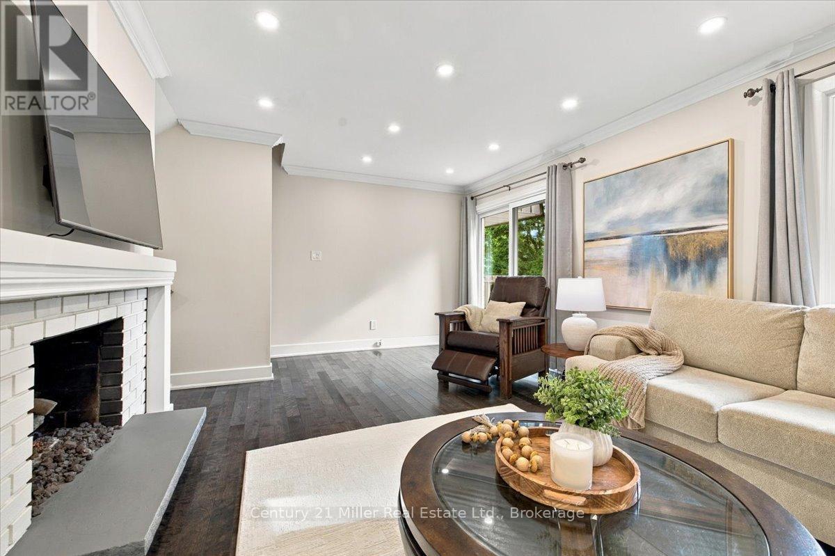 37 Tulip Street, Oakville (Br Bronte), ON