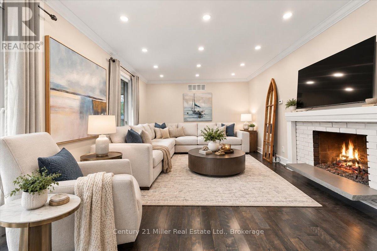 37 Tulip Street, Oakville (Br Bronte), ON