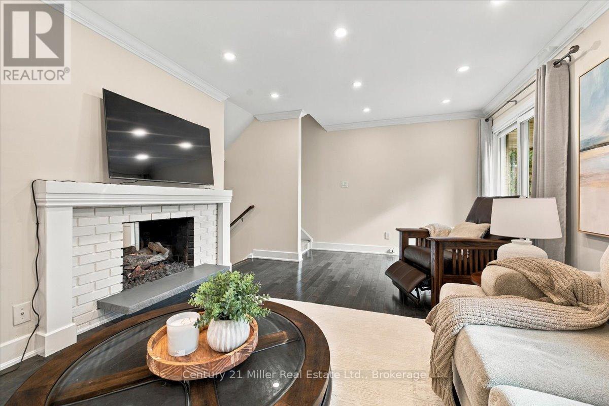 37 Tulip Street, Oakville (Br Bronte), ON