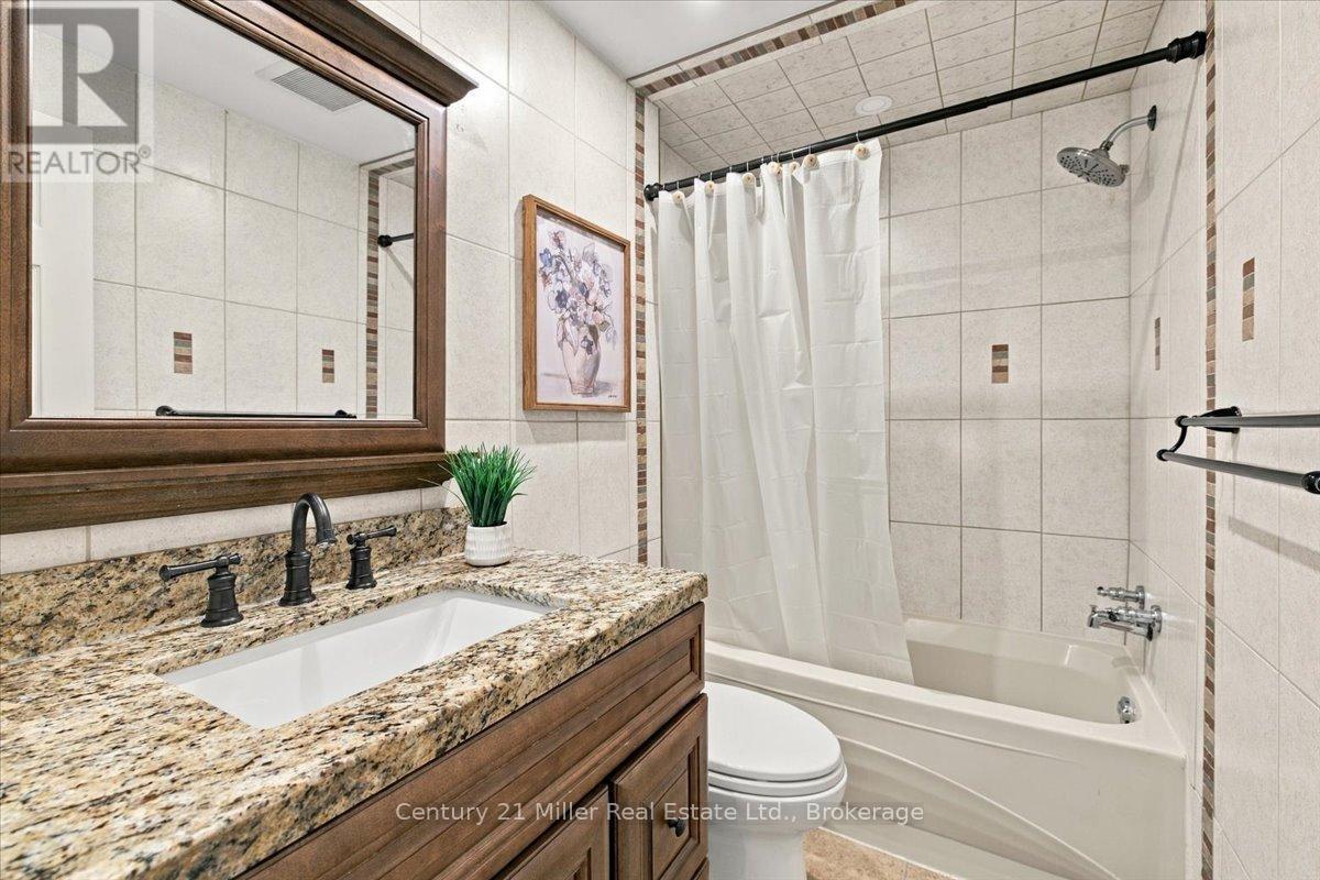 37 Tulip Street, Oakville (Br Bronte), ON