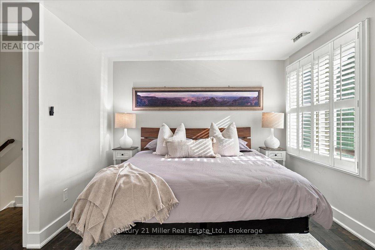 37 Tulip Street, Oakville (Br Bronte), ON