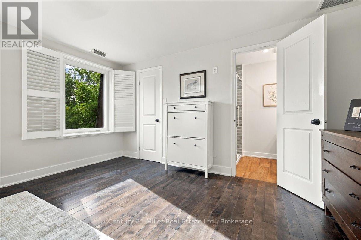 37 Tulip Street, Oakville (Br Bronte), ON