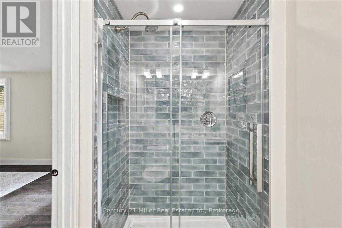 37 Tulip Street, Oakville (Br Bronte), ON