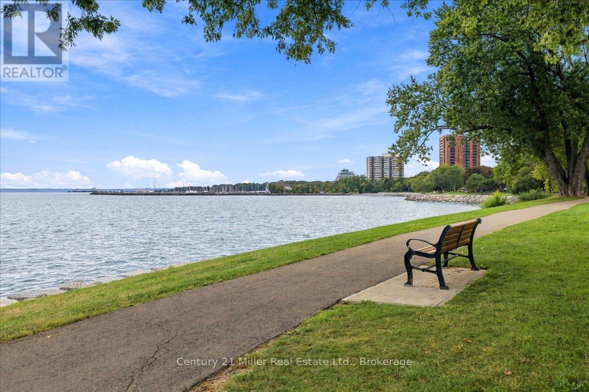 37 Tulip Street, Oakville (Br Bronte), ON