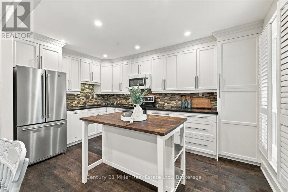 37 Tulip Street, Oakville (Br Bronte), ON