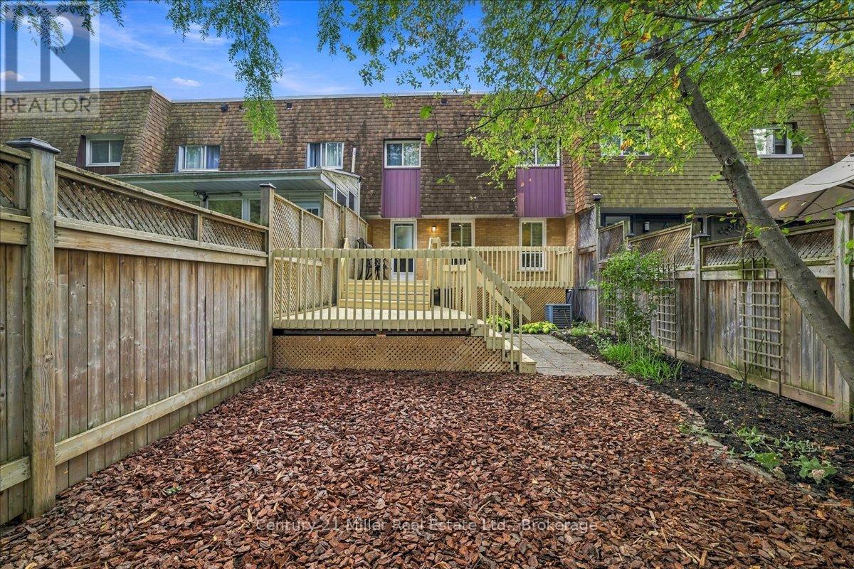 37 Tulip Street, Oakville (Br Bronte), ON