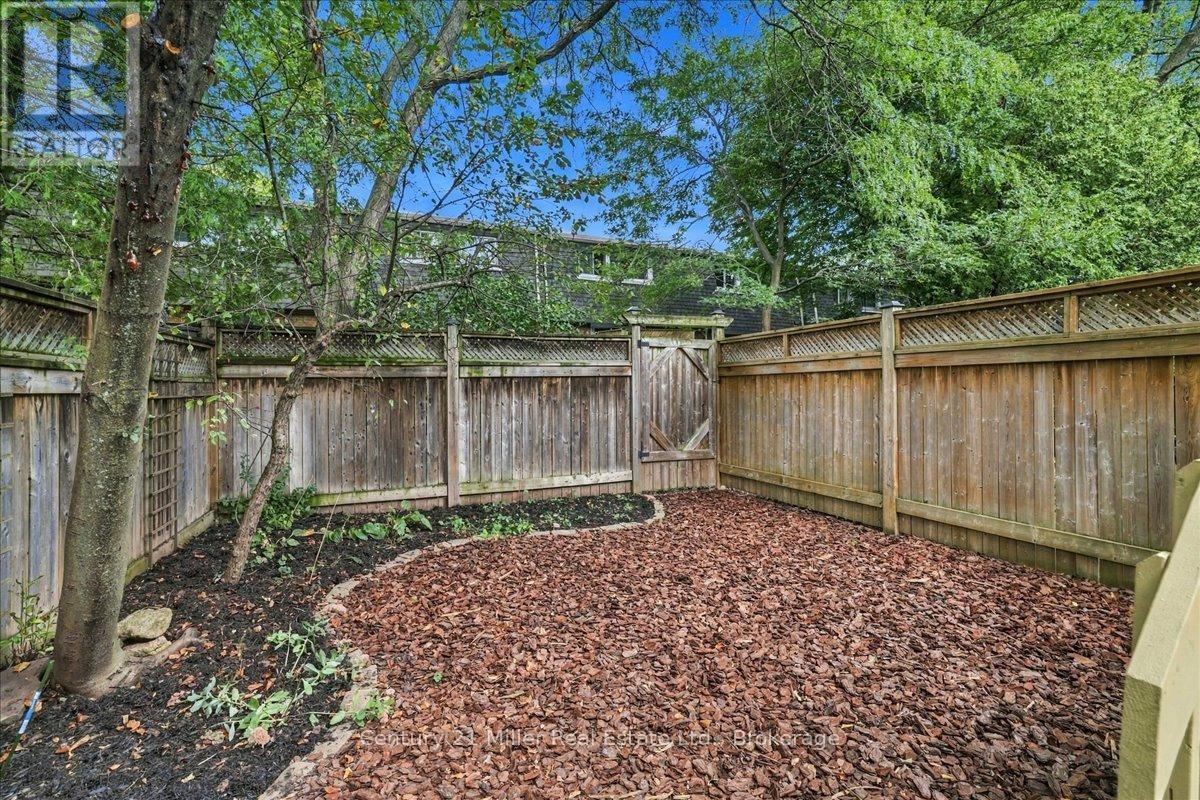 37 Tulip Street, Oakville (Br Bronte), ON