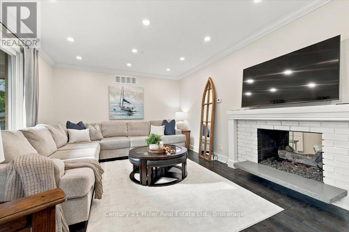 37 Tulip Street, Oakville (Br Bronte), ON