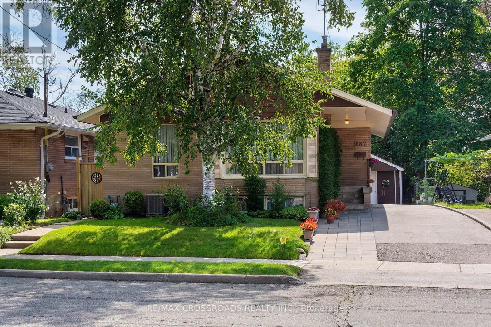 887 Brimorton Drive, Toronto, ON