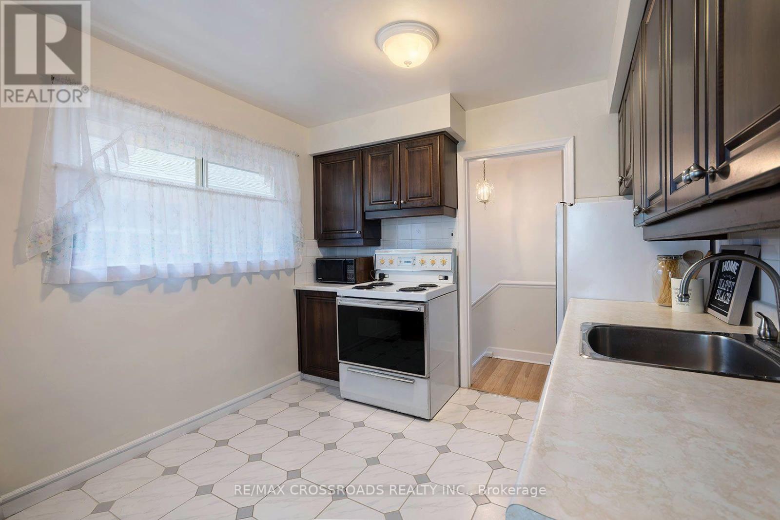 887 Brimorton Drive, Toronto, ON