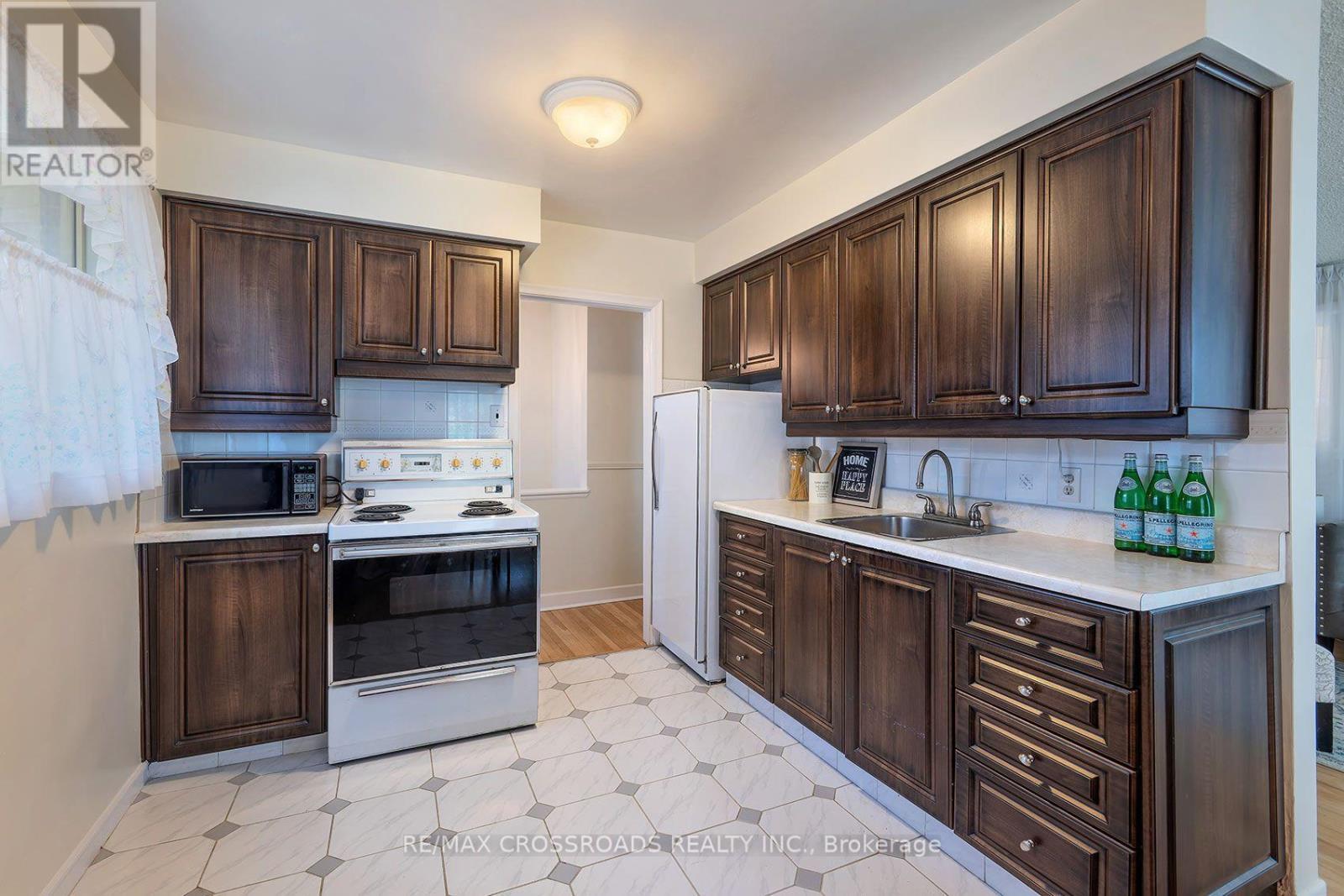 887 Brimorton Drive, Toronto, ON