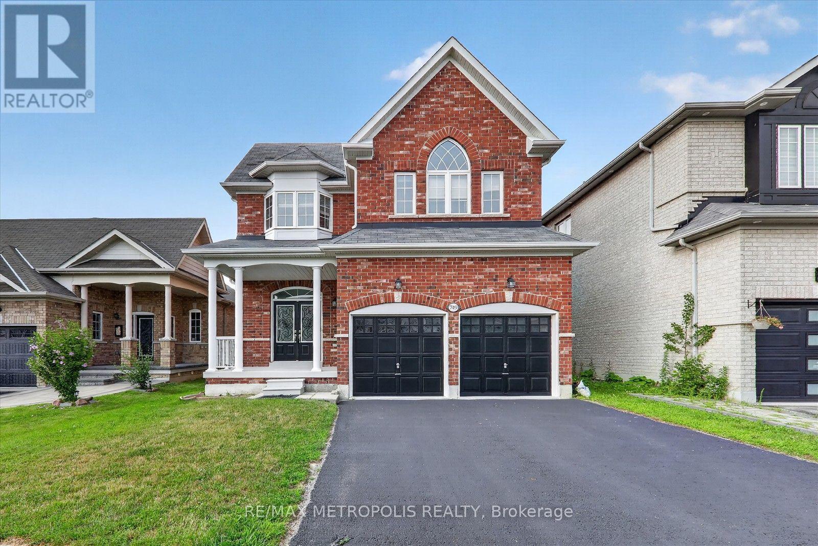 749 Black Cherry Drive, Oshawa, ON