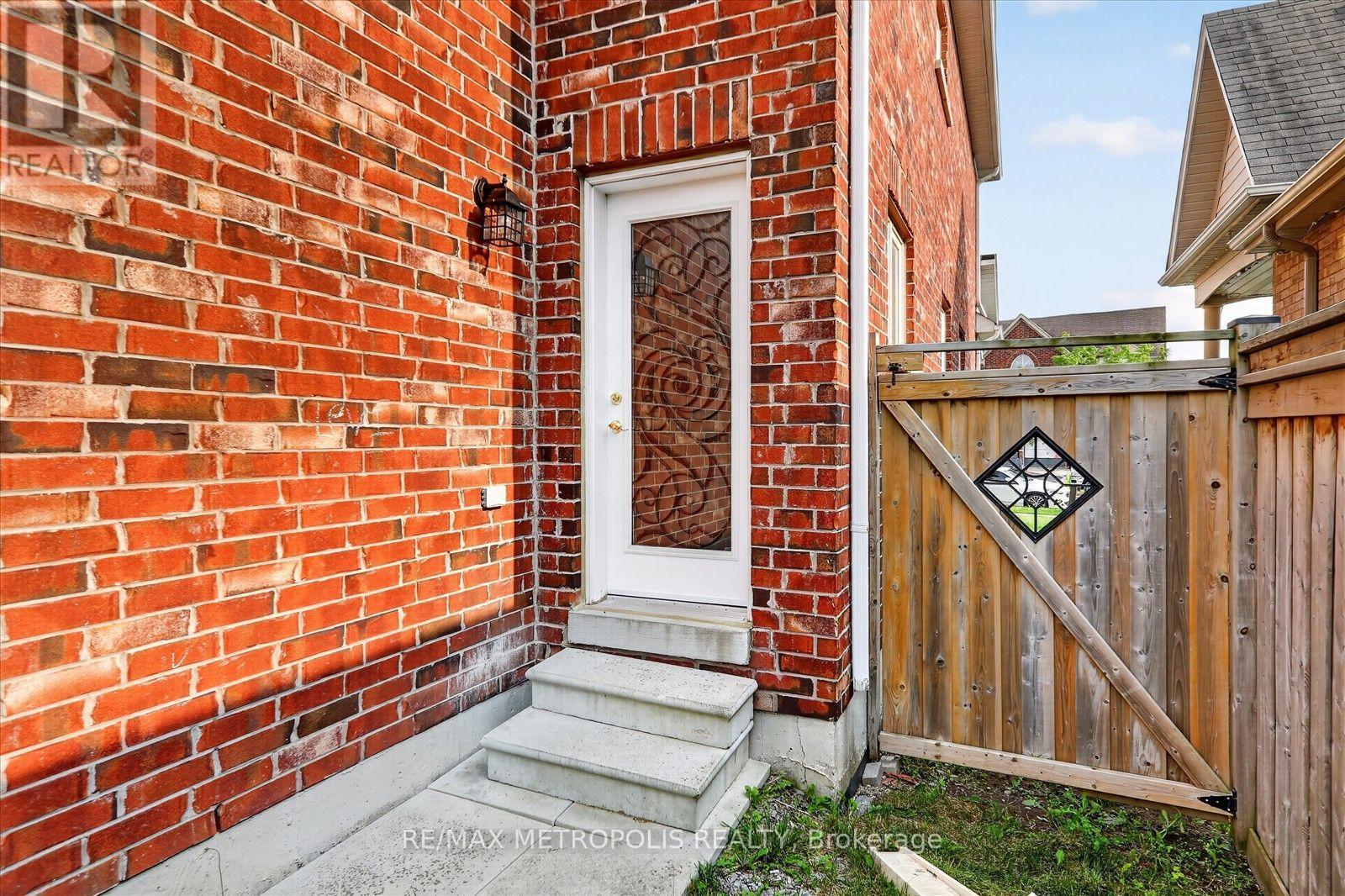 749 Black Cherry Drive, Oshawa, ON