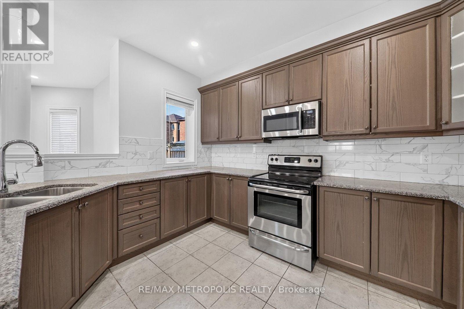 749 Black Cherry Drive, Oshawa, ON