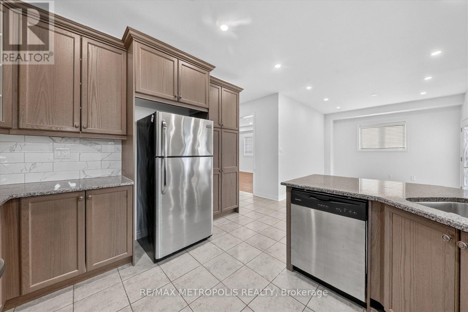 749 Black Cherry Drive, Oshawa, ON