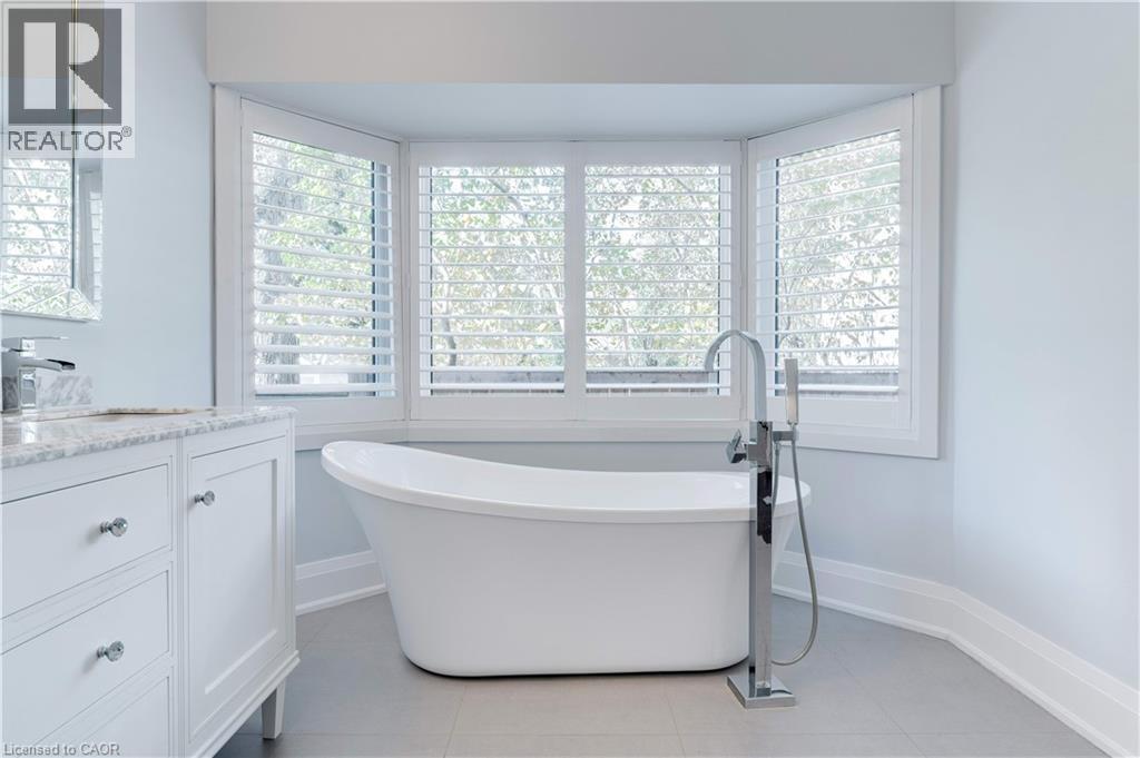 296 Kent Crescent, Burlington, ON
