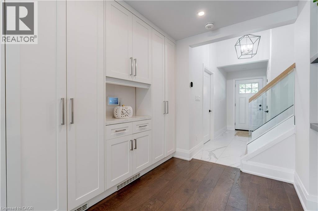 296 Kent Crescent, Burlington, ON