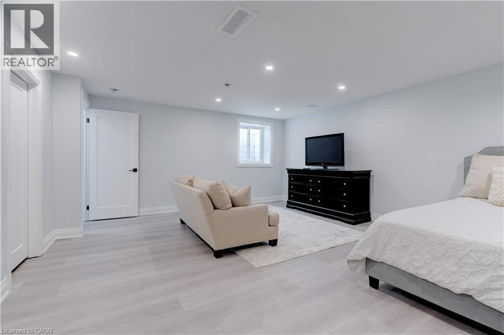 296 Kent Crescent, Burlington, ON