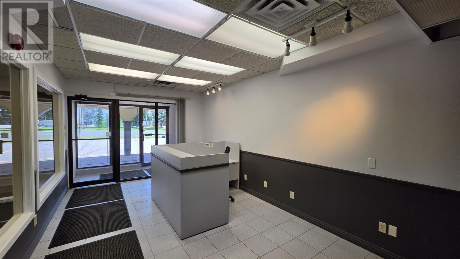 642 Great Northern Rd # B, Sault Ste. Marie, ON