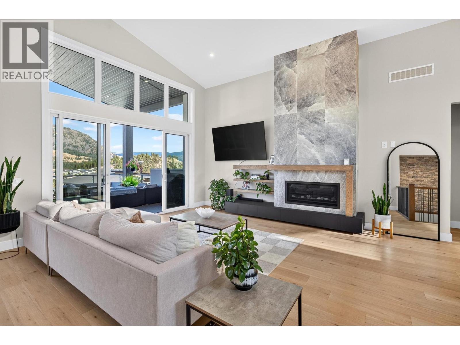 Living Room - 887 Loseth Drive, Kelowna, BC