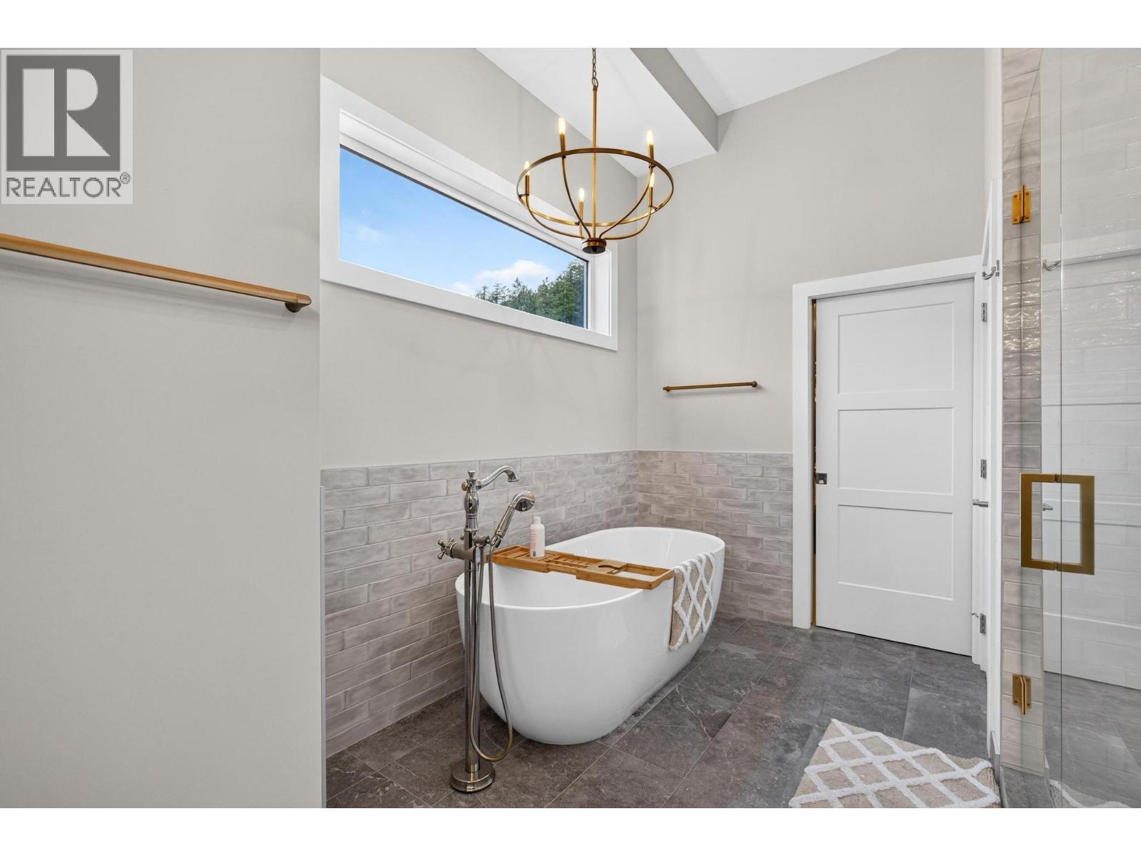 887 Loseth Drive, Kelowna, BC