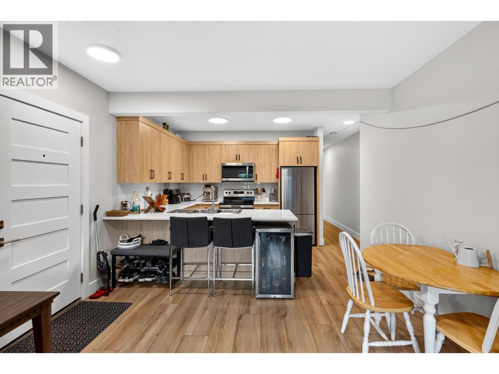 Suite Kitchen - 887 Loseth Drive, Kelowna, BC