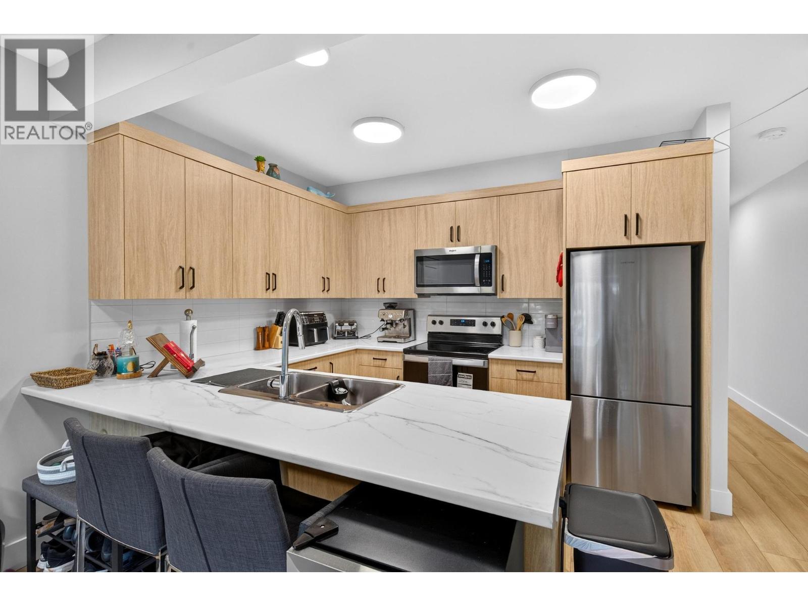 887 Loseth Drive, Kelowna, BC