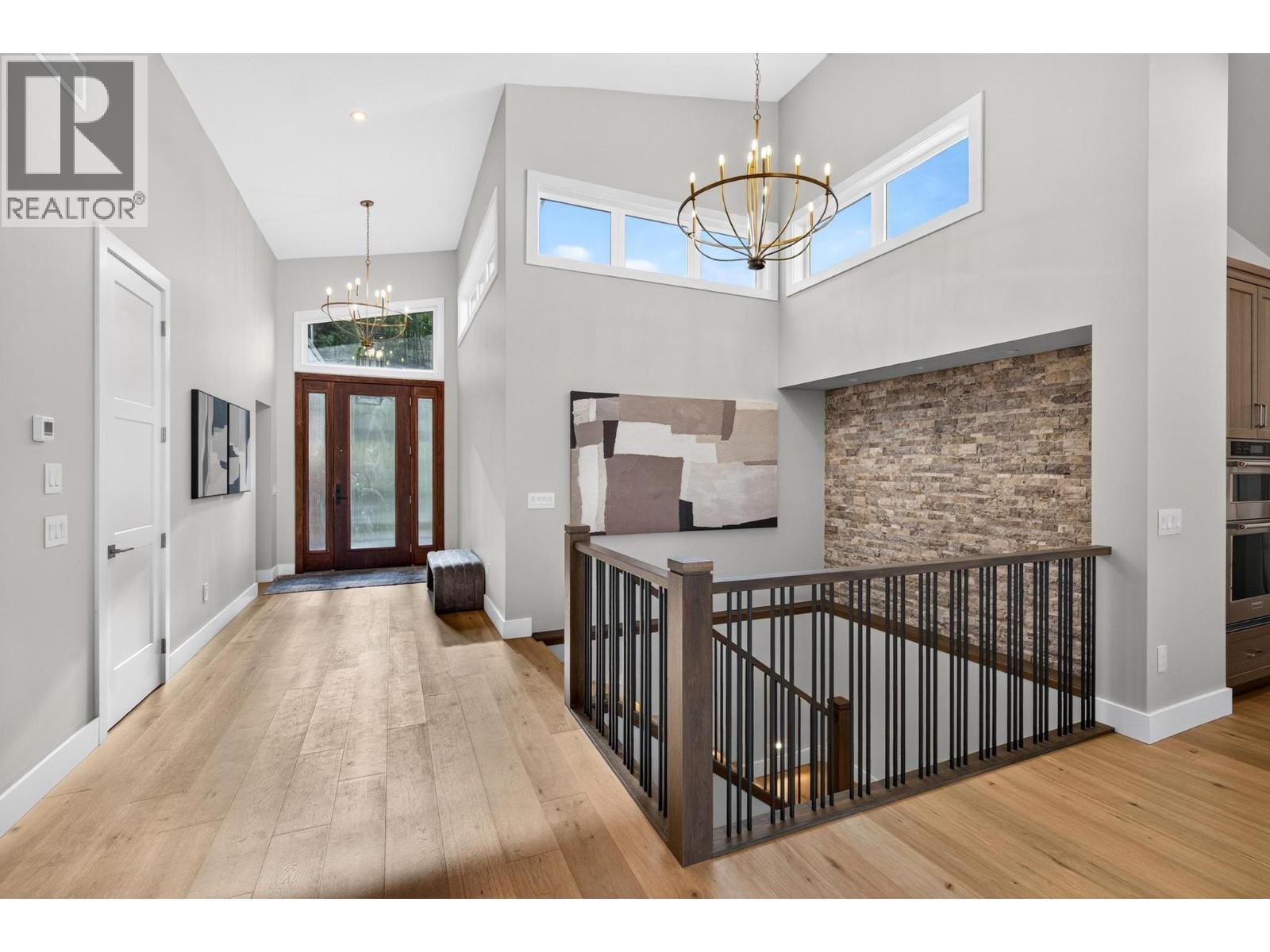 Foyer - 887 Loseth Drive, Kelowna, BC