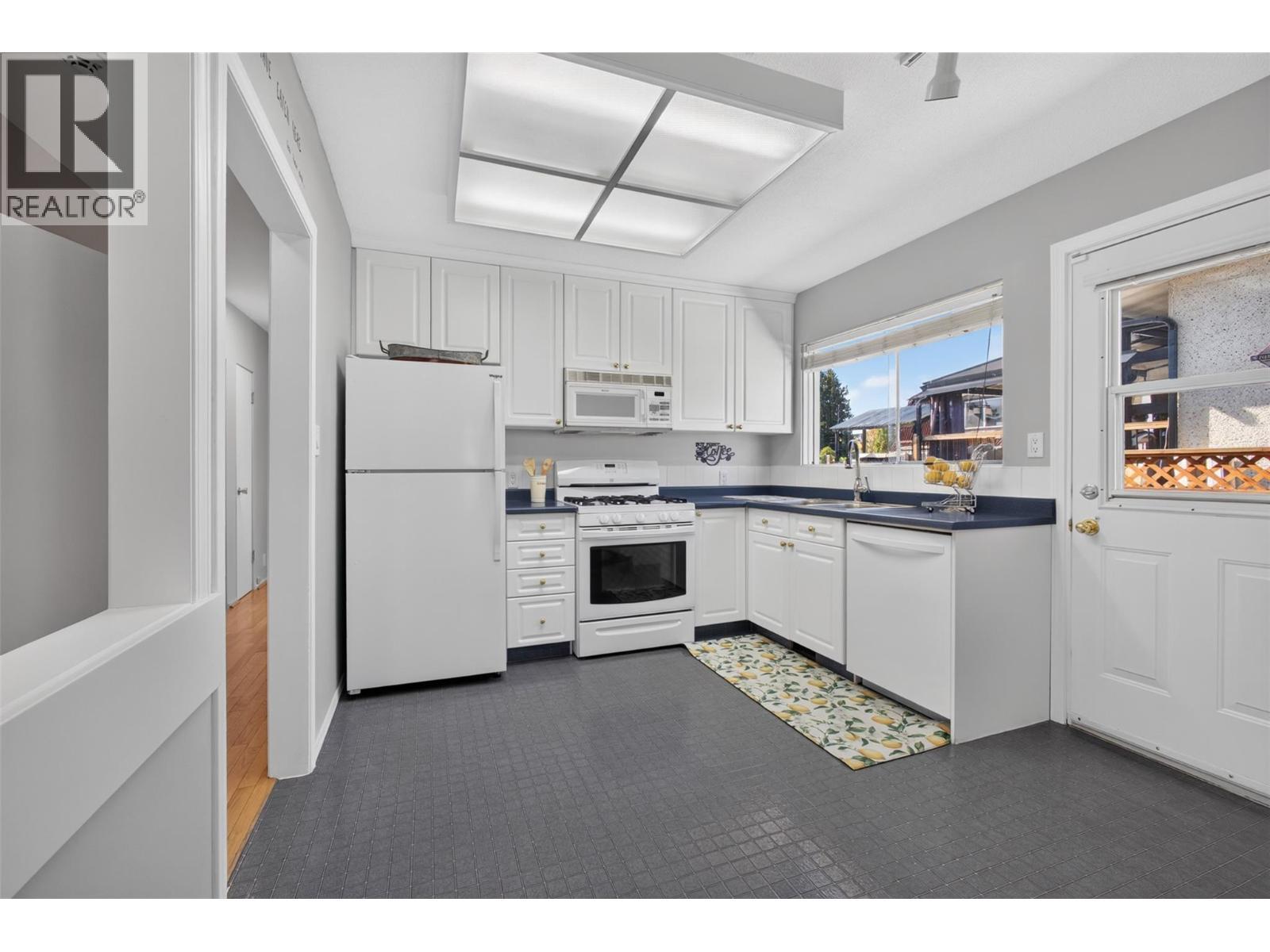 1261 Lawson Avenue, Kelowna, BC
