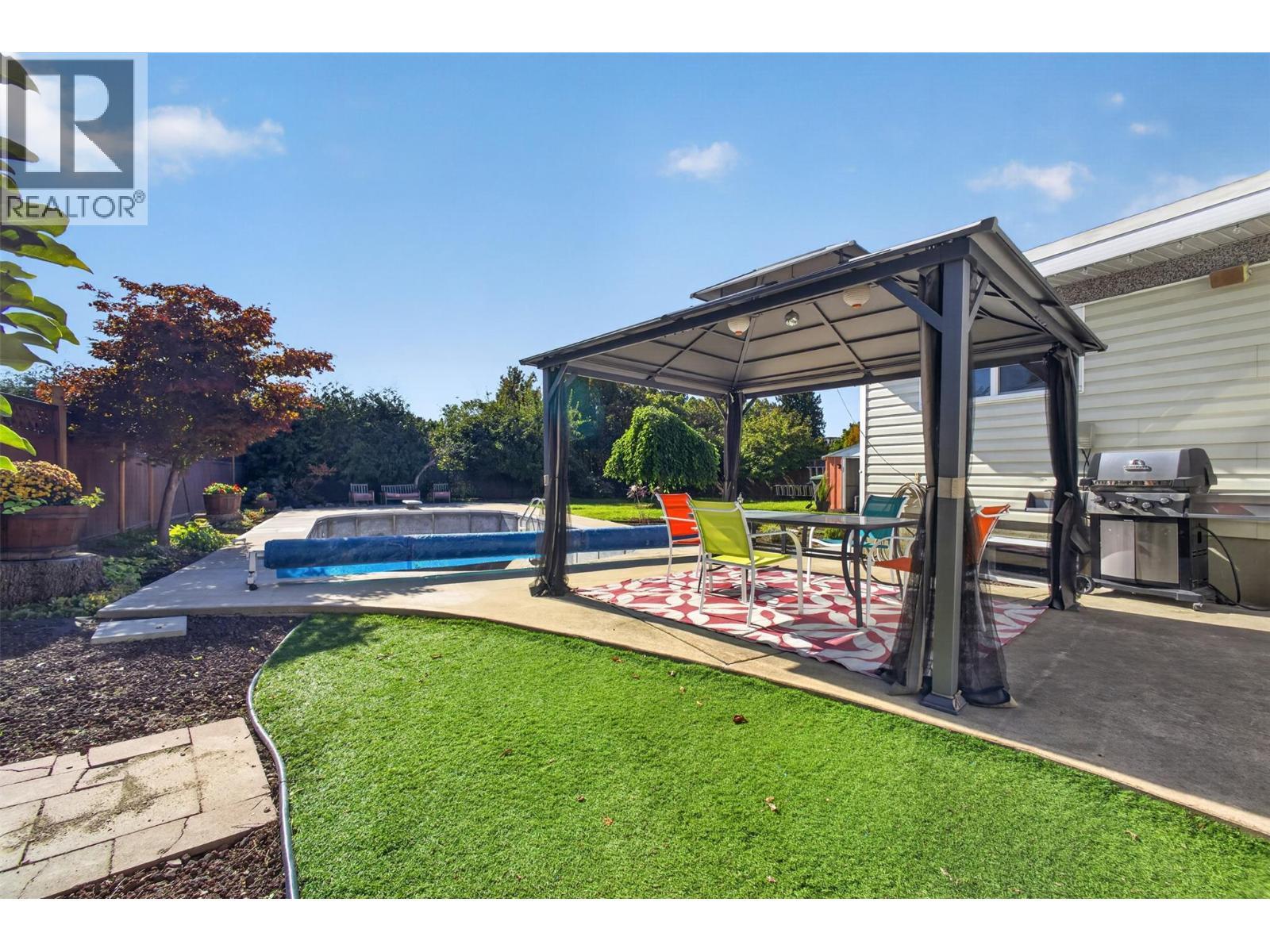 1261 Lawson Avenue, Kelowna, BC
