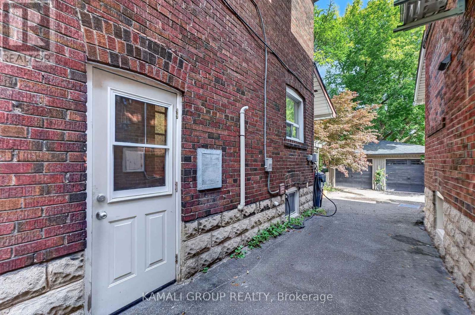 19 Belle Ayre Boulevard, Toronto, ON