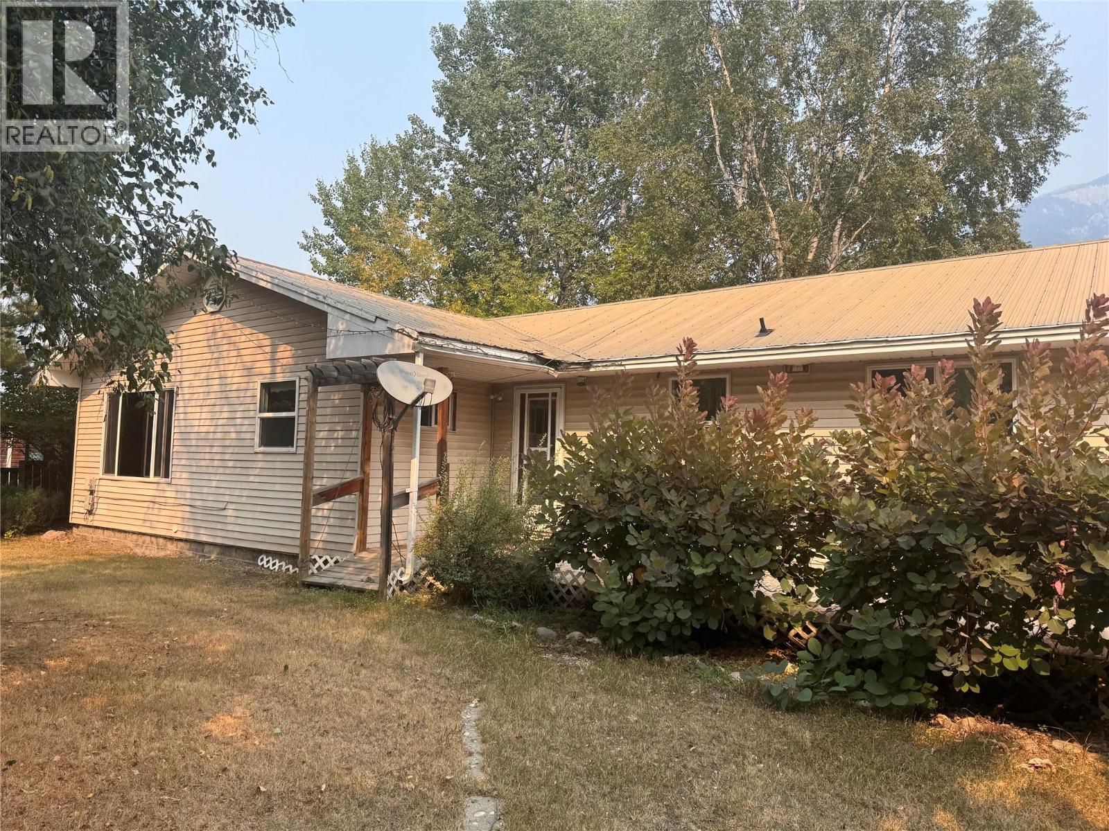 Main house, front yard view - 903 Ryter Road W, Nicholson, BC