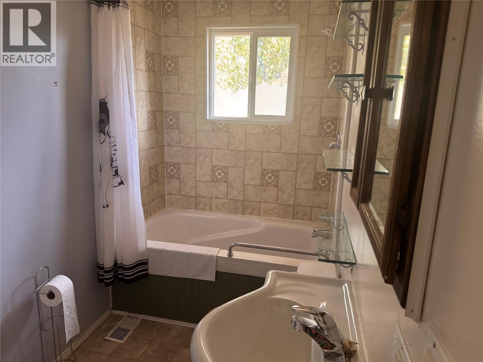 Main bathroom - 903 Ryter Road W, Nicholson, BC
