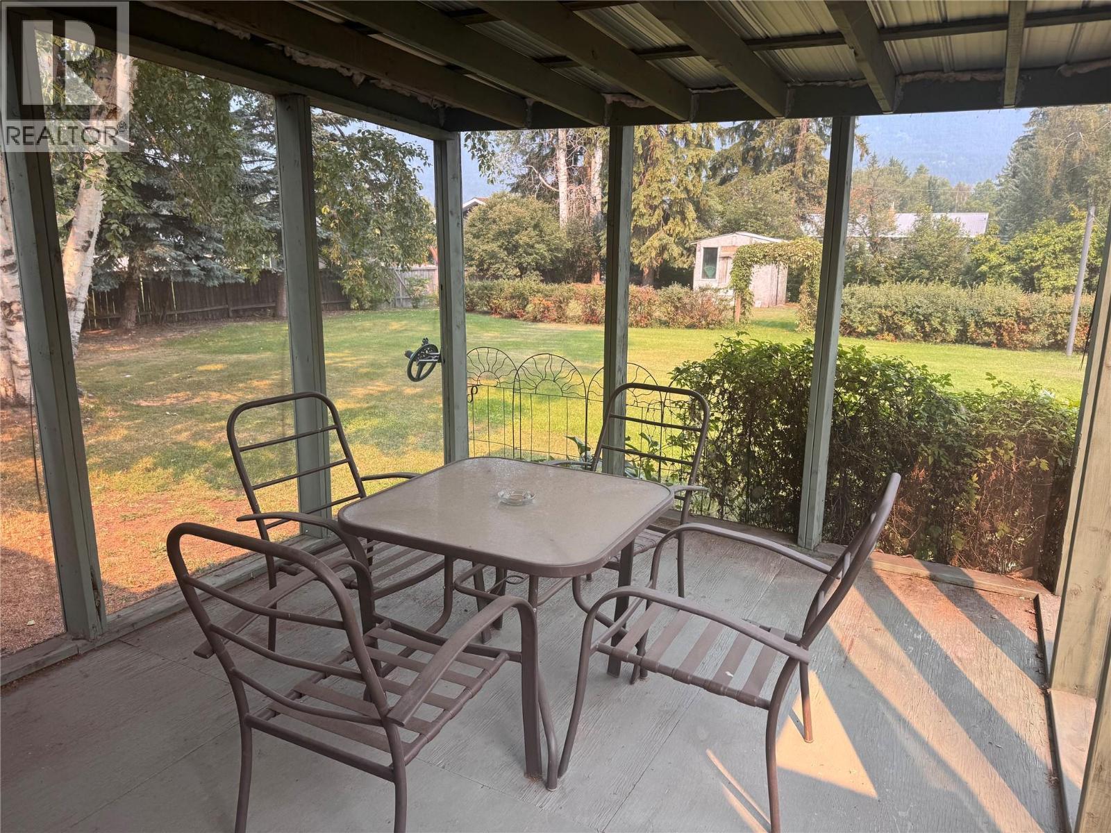 Screened-in porch - 903 Ryter Road W, Nicholson, BC