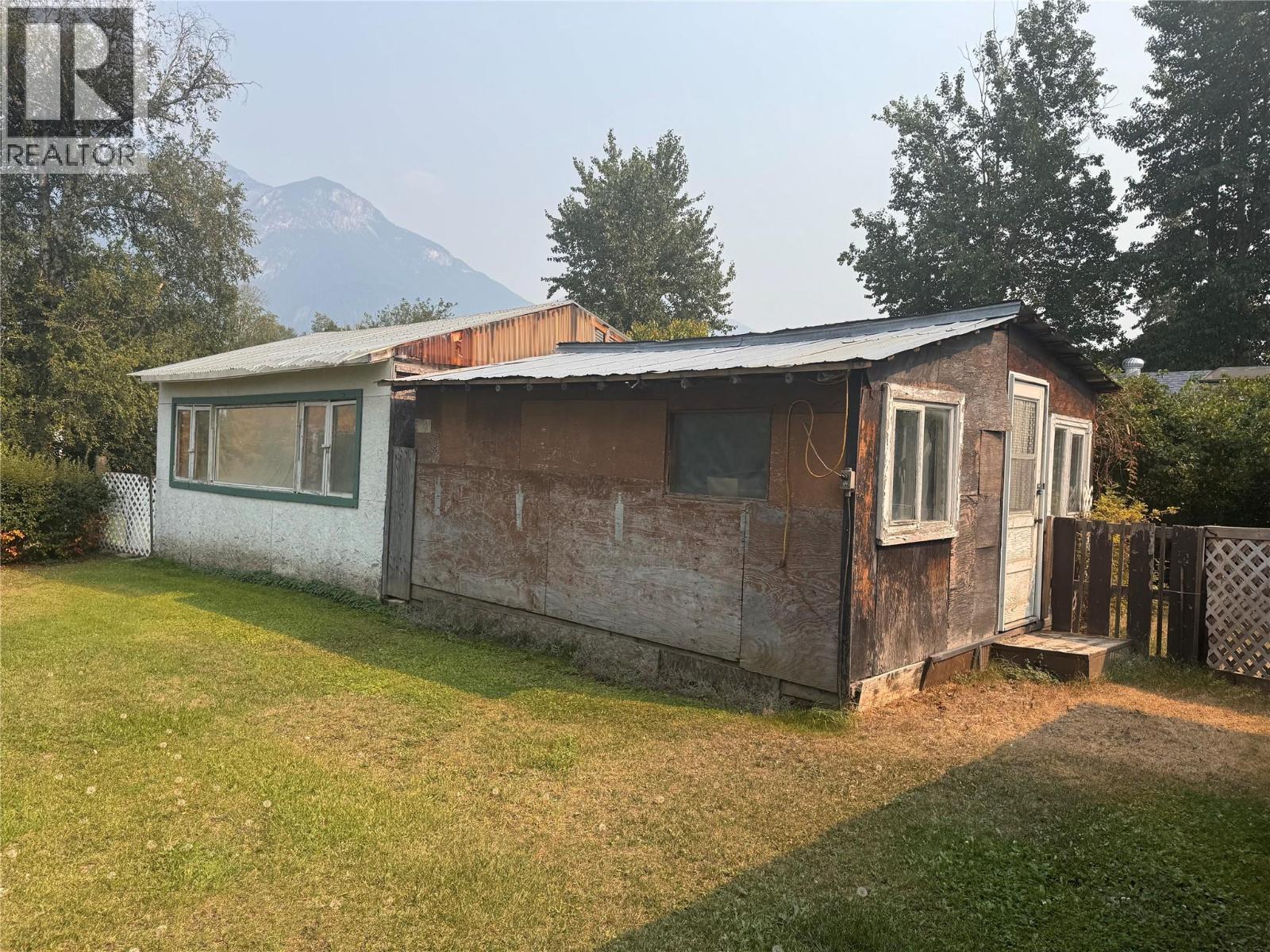 Greenhouse and shed - 903 Ryter Road W, Nicholson, BC