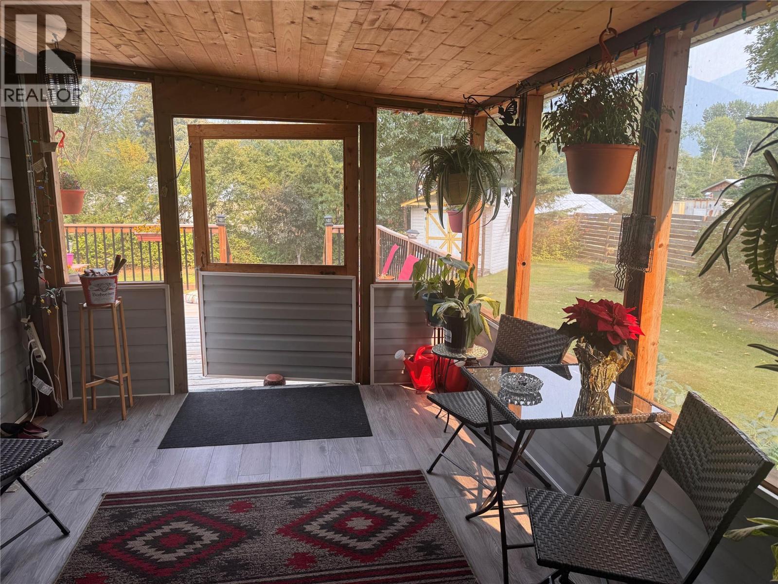 Screened-in Porch - 903 Ryter Road W, Nicholson, BC