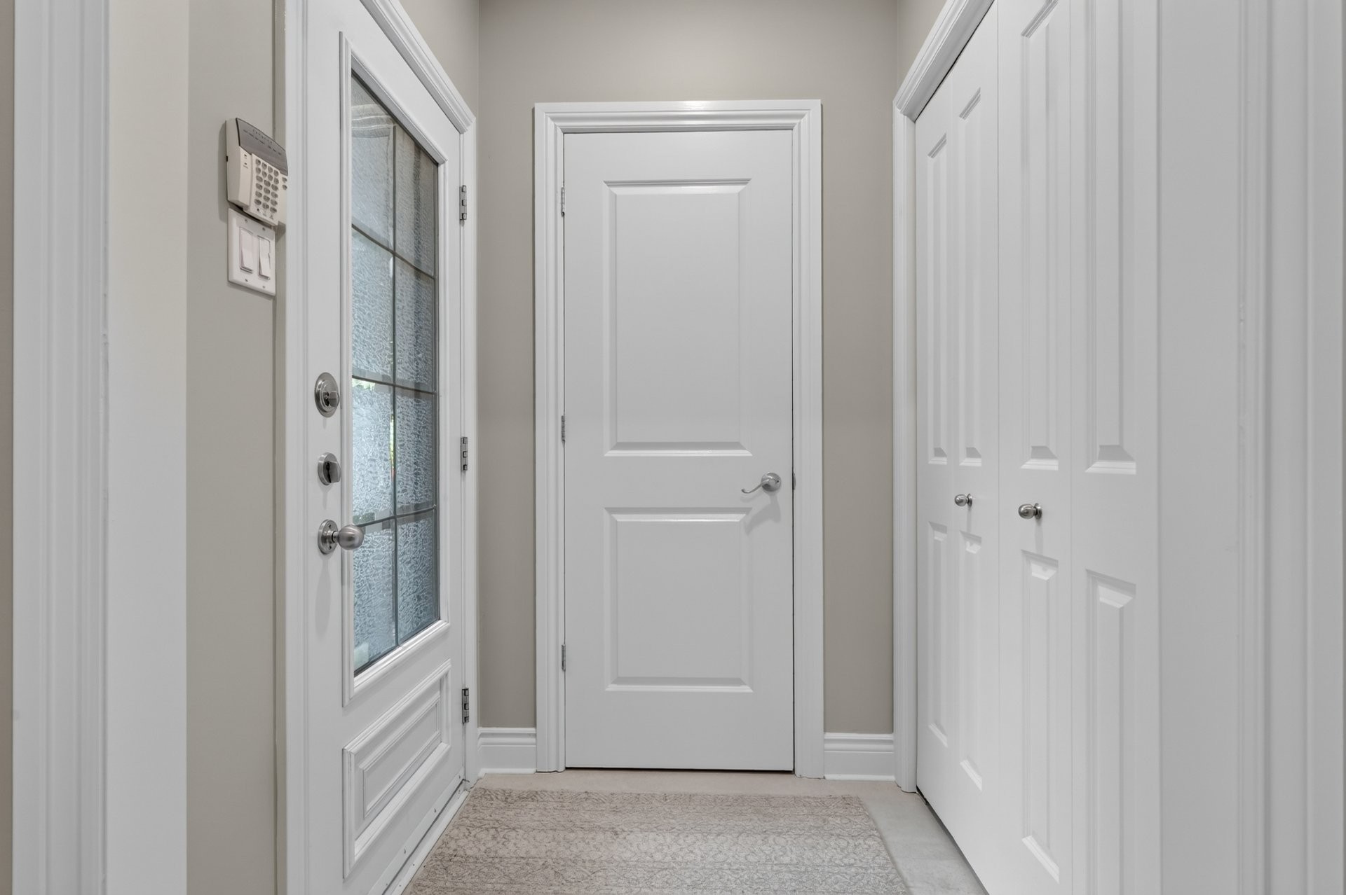 Mud Room - 107-5730 Boul. Marie-Victorin, Brossard, QC