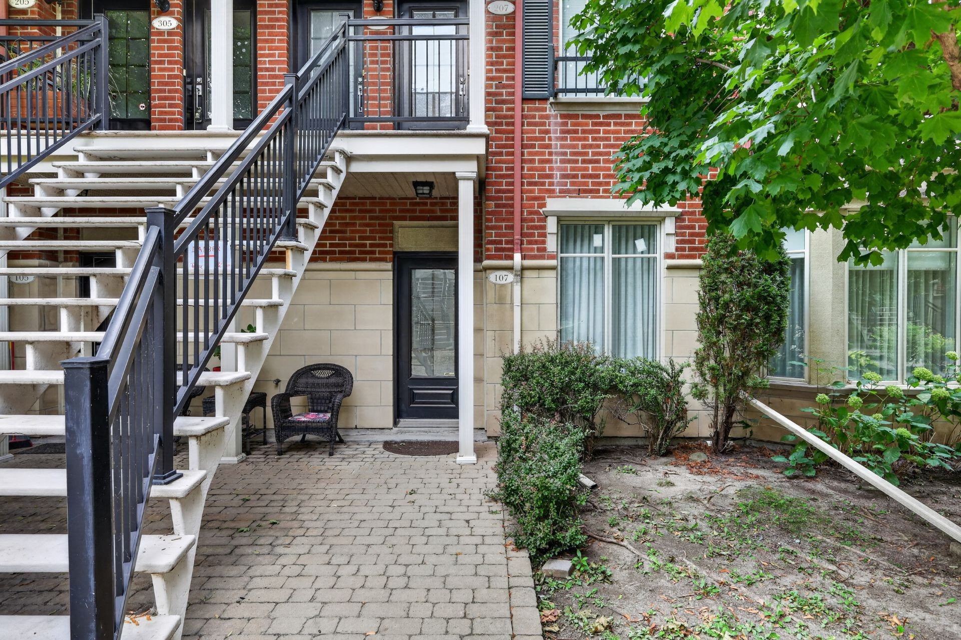 Front of Structure - 107-5730 Boul. Marie-Victorin, Brossard, QC