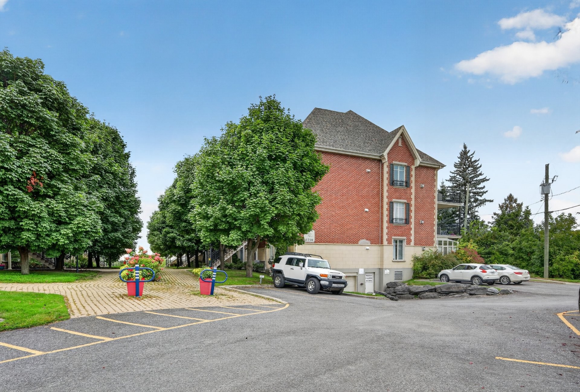 Parking - 107-5730 Boul. Marie-Victorin, Brossard, QC