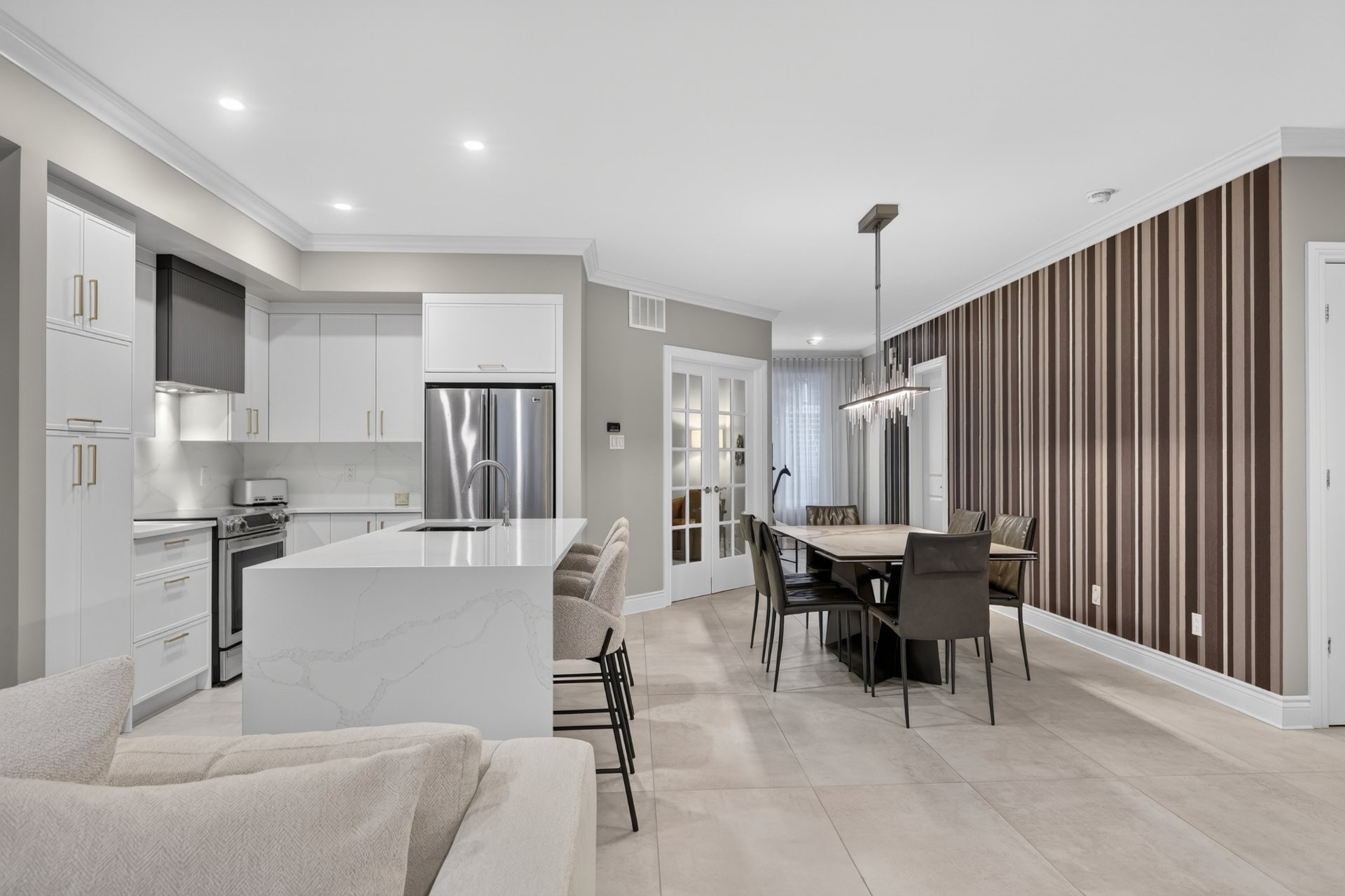 Kitchen - 107-5730 Boul. Marie-Victorin, Brossard, QC
