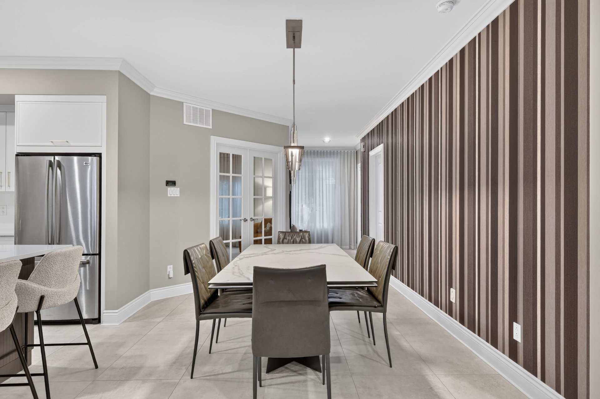 Dining Room - 107-5730 Boul. Marie-Victorin, Brossard, QC